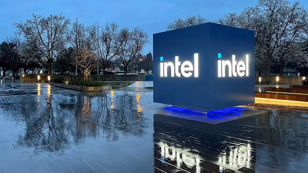 Intel vừa đưa ra nhận định gây nhiều tranh cãi tại Computex 2026 khi khẳng định Frame Generation sẽ trở thành công nghệ cốt lõi của gaming handheld trong tương lai, thay vì chỉ là giải pháp tạm thời để tăng FPS như nhiều game thủ vẫn nghĩ hiện nay.