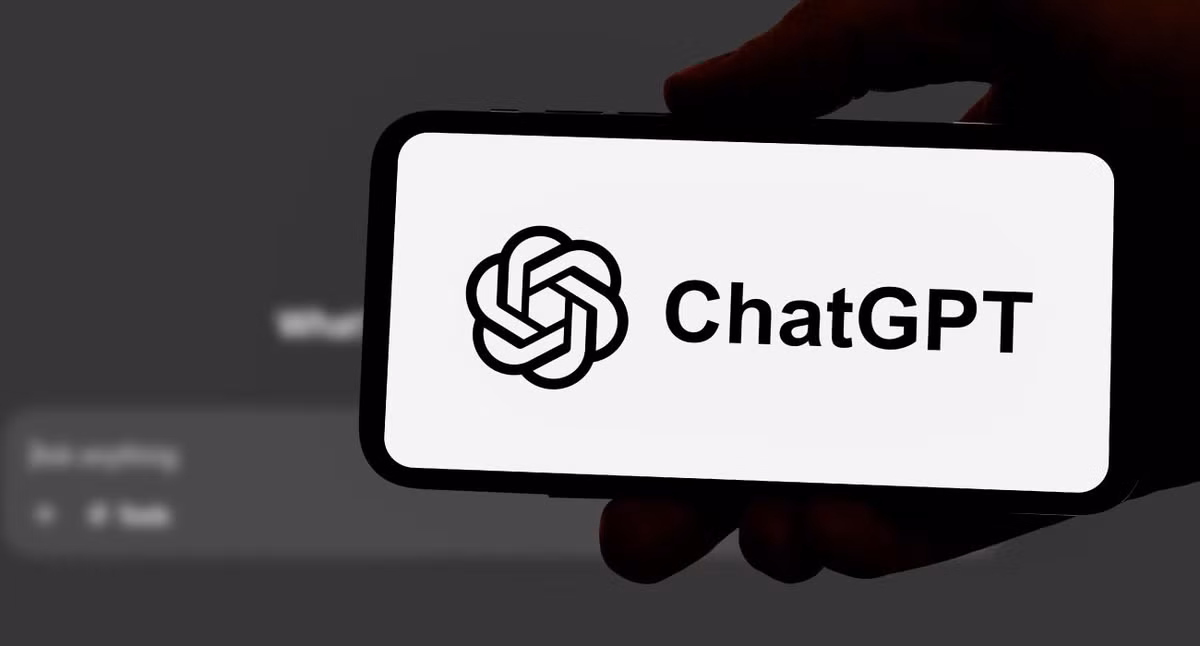 Tính năng này được xem là đe dọa trực tiếp đến mảng quảng cáo tìm kiếm vốn chiếm phần lớn doanh thu của Google.