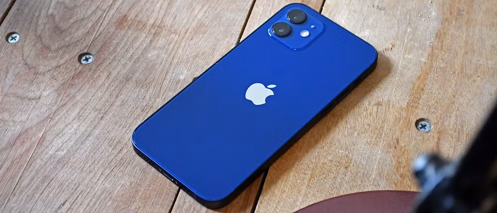 Trong khi Samsung S20 và S21 mất hơn 80% giá trị sau 5 năm, iPhone chỉ giảm khoảng 70%.