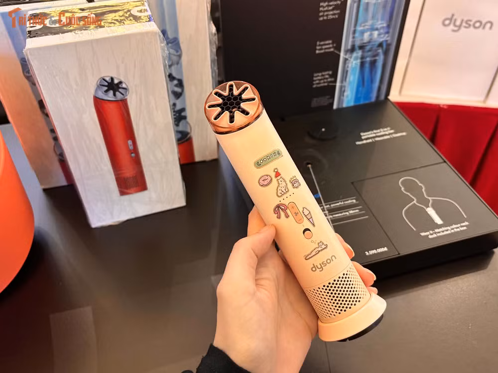 Con số 38 mm cũng trở thành dấu ấn trong thiết kế HushJet Mini Cool, khi Dyson sử dụng kích thước này như một chuẩn mực để hướng tới những thiết bị nhỏ gọn nhưng vẫn duy trì hiệu suất cao.