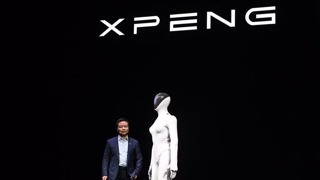 XPeng giới thiệu robot hình người Iron tại sự kiện AI Day ở Quảng Châu.