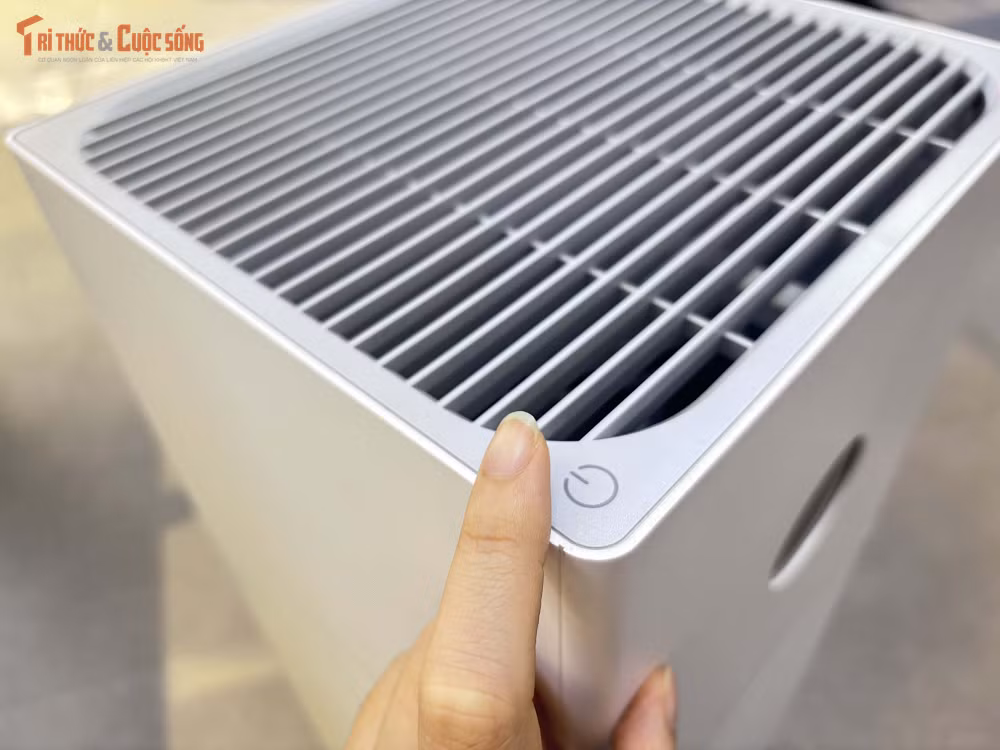 Máy cũng được tối ưu trải nghiệm với nút cảm ứng đơn giản, hỗ trợ khóa trẻ em và kết nối ứng dụng để điều khiển từ xa.