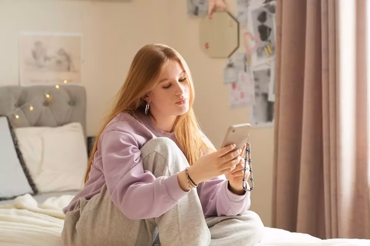 Đây là lời nhắc cho người dùng: hãy luôn cập nhật ứng dụng để bảo vệ pin và hiệu suất thiết bị.