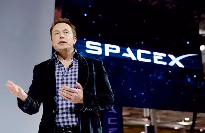 Niềm tin đó được xây dựng từ lịch sử phát triển của công ty khi SpaceX từng đứng bên bờ vực phá sản năm 2008 trước khi tạo nên cuộc cách mạng tái sử dụng tên lửa, mở đường cho hàng loạt thành tựu mang tính đột phá như Falcon 9, Starlink và hệ sinh thái hàng không vũ trụ thương mại hiện nay.