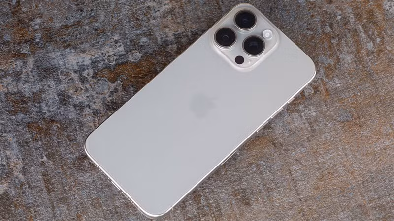 Vi xử lý A17 Pro mang lại trải nghiệm mạnh mẽ cho giải trí, chơi game và công việc hàng ngày.