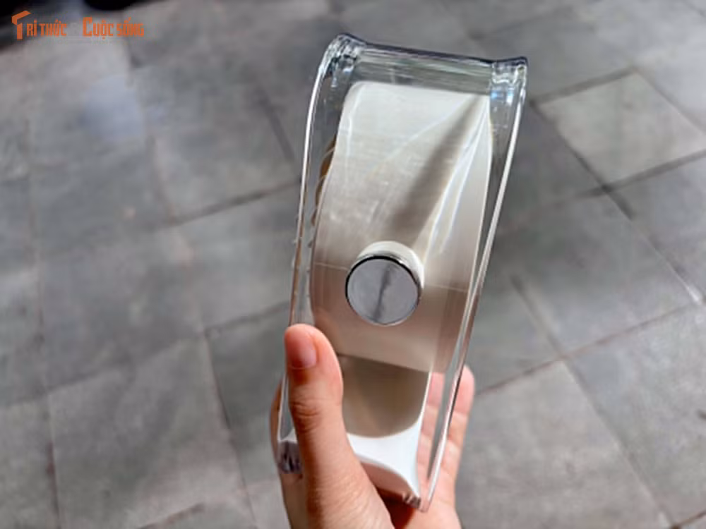 Với công suất 4.5W cùng trọng lượng chỉ khoảng 418g, Bomidi DF03 vẫn đảm bảo khả năng làm mát hiệu quả nhưng vẫn tiết kiệm điện năng, đồng thời dễ dàng mang theo khi đi làm, đi học hoặc du lịch.