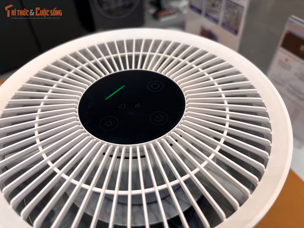 Khi chuyển sang chế độ ngủ, máy vận hành với độ ồn dưới 20 dB, đồng thời tắt đèn hiển thị để hạn chế ảnh hưởng đến giấc ngủ và tối ưu mức tiêu thụ điện trong thời gian sử dụng.