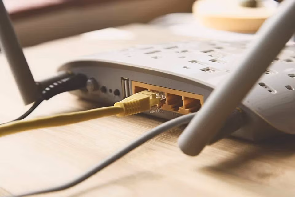 Khi router quá nhiệt, không chỉ mạng yếu mà còn có nguy cơ lỗi phần cứng.