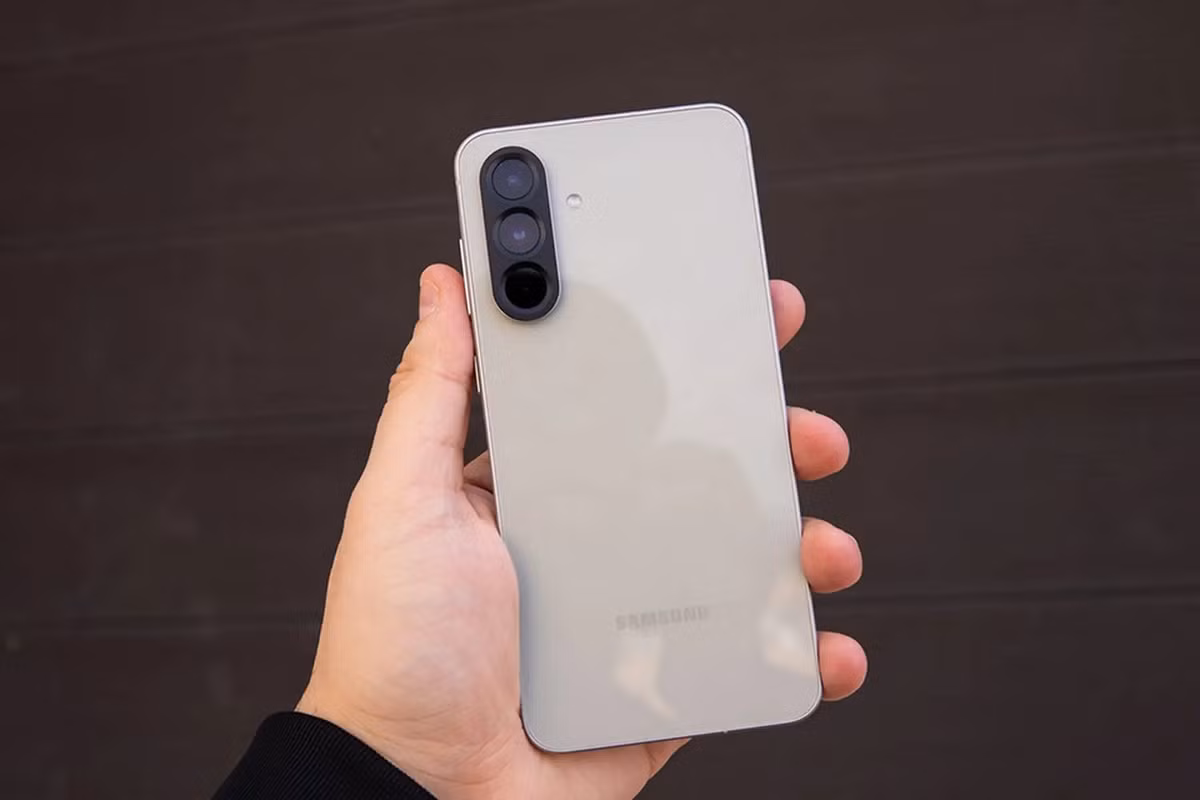 1. Samsung Galaxy A56 5G là lựa chọn hàng đầu cho người dùng trẻ yêu thích sự năng động và bền bỉ.