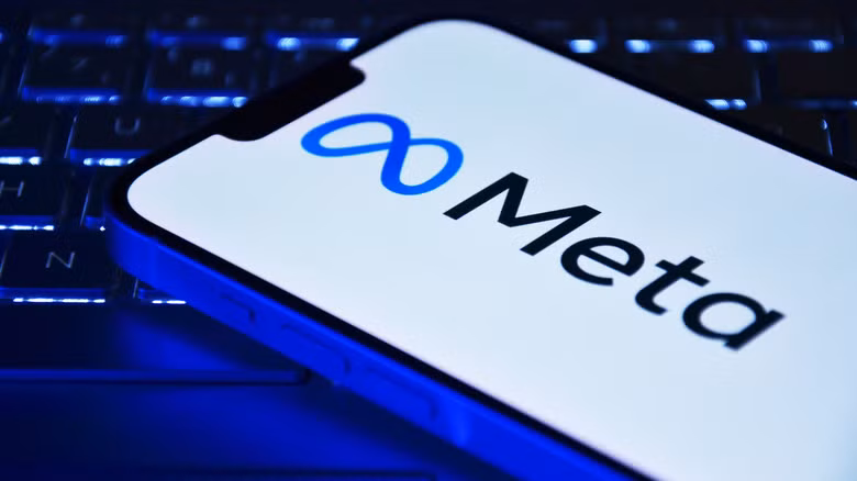 Song song với Facebook Plus, Meta cũng đang thử nghiệm hệ sinh thái Meta One với các phiên bản Plus và Premium, tập trung vào những công nghệ AI thế hệ mới như tạo hình ảnh, tạo video, hỗ trợ sáng tạo nội dung và nâng cao khả năng xử lý của trợ lý AI, phản ánh xu hướng kết hợp giữa mạng xã hội và trí tuệ nhân tạo.