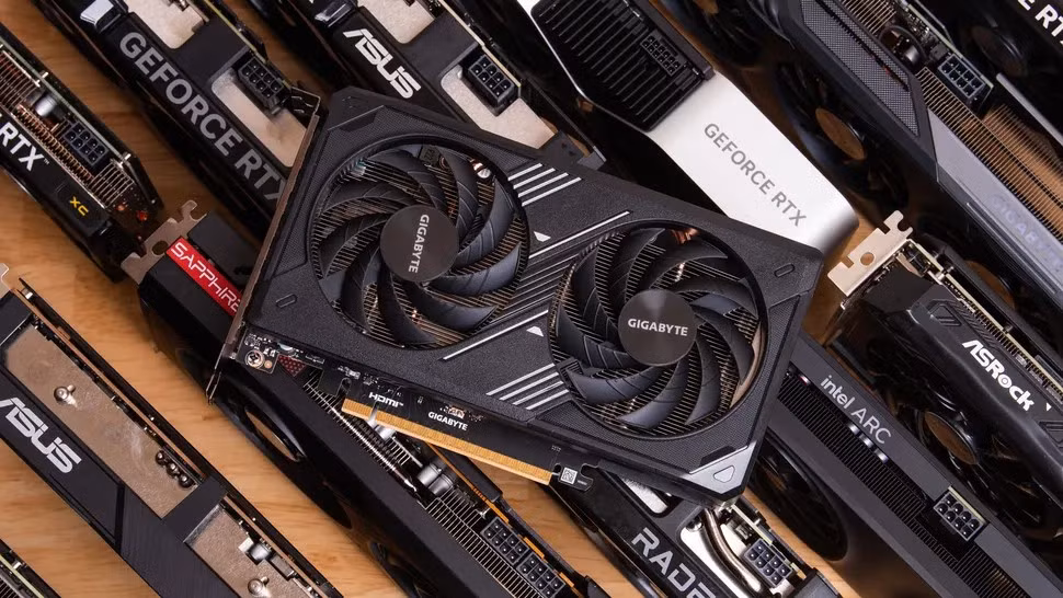 NVIDIA GeForce 3 là GPU đầu tiên hỗ trợ DirectX 8, sau đó ATI cũng nhanh chóng theo kịp với DX9.