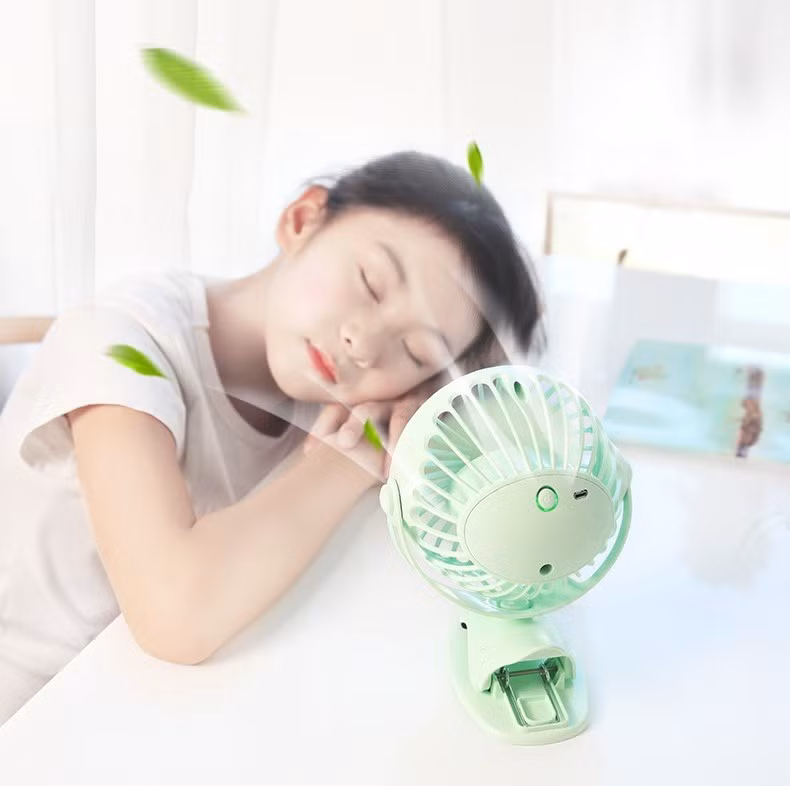 Thiết kế chắc chắn, thích hợp đặt cố định ở bàn làm việc, giường ngủ hay xe đẩy.
