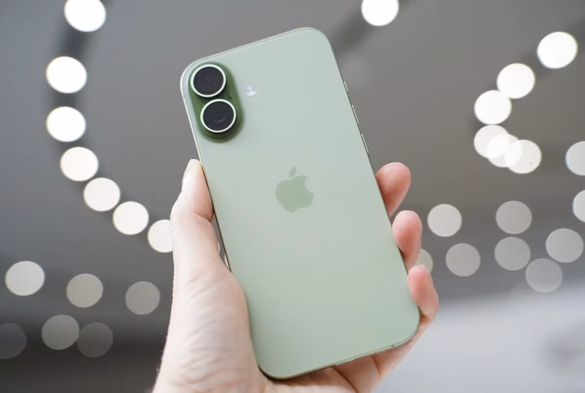 Chỉ sau một tuần ra mắt, iPhone 17 tiêu chuẩn đã khiến Apple phải khẩn cấp tăng sản lượng vì lượng đặt hàng vượt ngoài dự đoán.