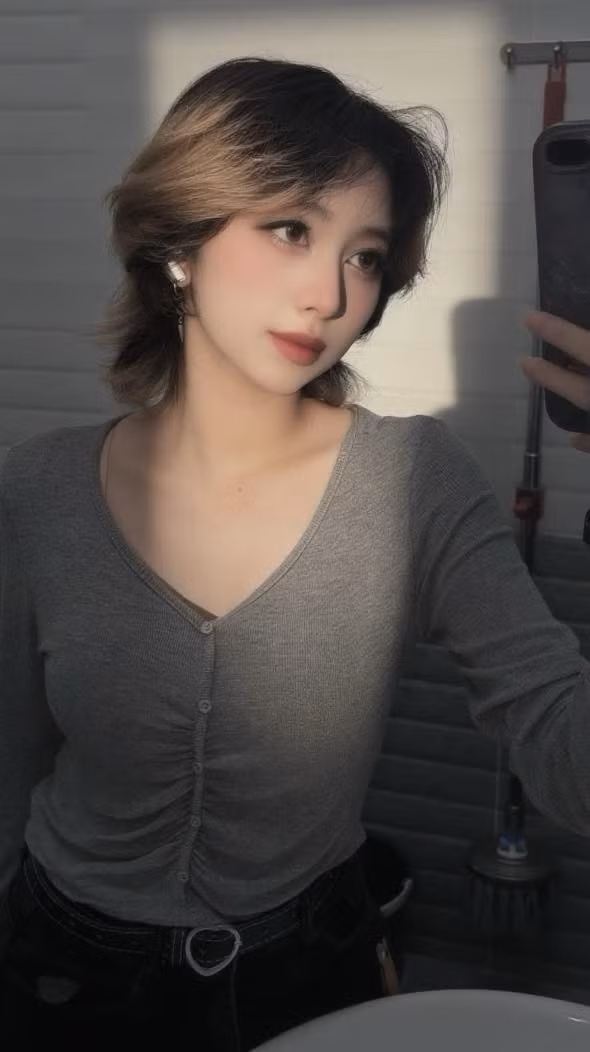Mới đây, Mercury Nguyen, nữ trọng tài nổi tiếng của làng game Việt đã khiến mạng xã hội “bùng nổ” với màn comeback ấn tượng.