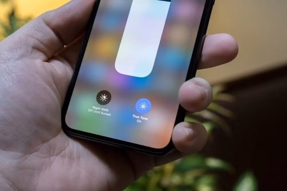 Muốn tiết kiệm pin, người dùng nên giảm độ sáng màn hình, bật chế độ tiết kiệm và hạn chế ứng dụng chạy nền.