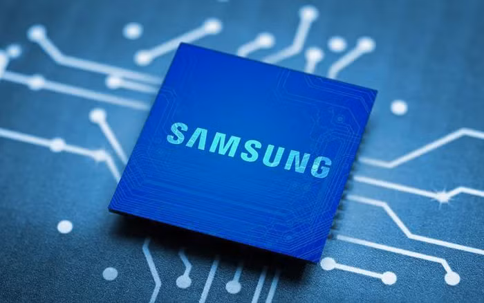Ở chiều ngược lại, Samsung hiện đang tăng tốc mạnh ở lĩnh vực bán dẫn và AI khi mảng chip nhớ hiệu suất cao bùng nổ doanh thu nhờ làn sóng trí tuệ nhân tạo toàn cầu, với riêng mảng bán dẫn đóng góp tới 61% tổng doanh thu của công ty trong quý đầu năm 2026, trở thành “phao cứu sinh” quan trọng khi mảng điện tử tiêu dùng ngày càng cạnh tranh khốc liệt.