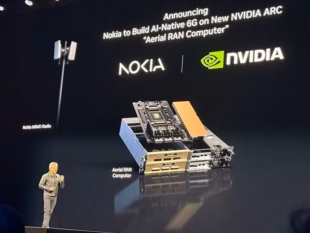 Huang cho biết công ty sẽ hợp tác với T-Mobile và Nokia để xây dựng tháp 6G “AI-native”, sử dụng chip và phần mềm Aerial RAN thế hệ mới.