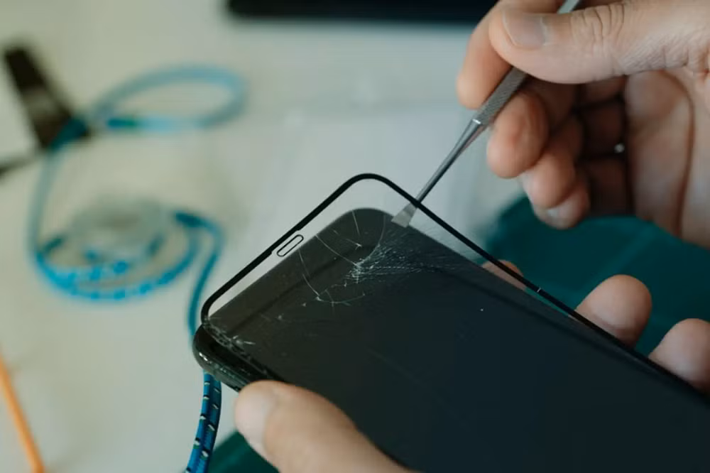 Dù không phải là giải pháp bảo vệ tuyệt đối, kính cường lực vẫn được xem là “bảo hiểm giá rẻ” đáng cân nhắc, đặc biệt khi kết hợp cùng ốp lưng và các gói bảo hành để tối ưu độ an toàn cho thiết bị.