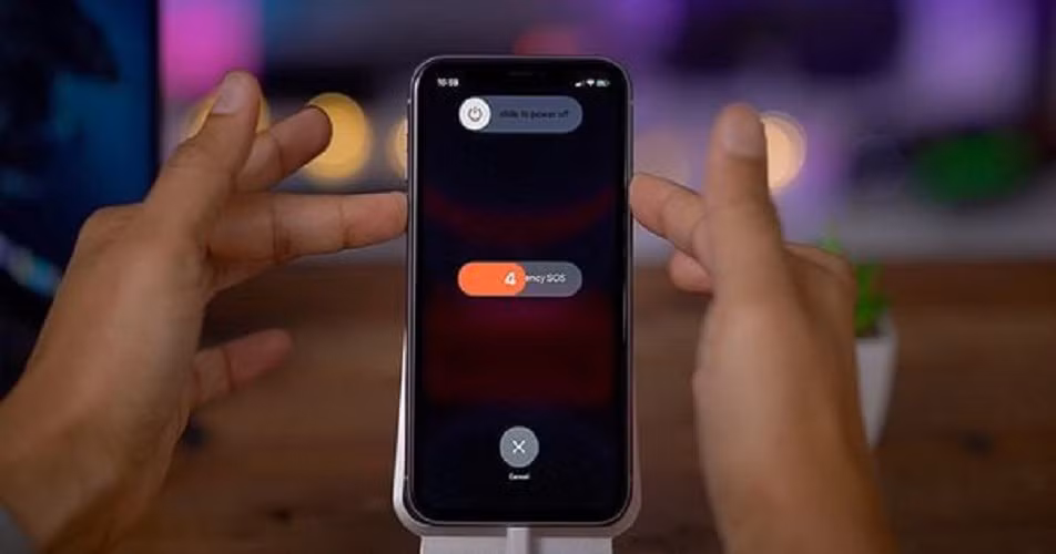Khởi động lại iPhone là cách nhanh nhất để xử lý các lỗi vặt, bao gồm cả Face ID.