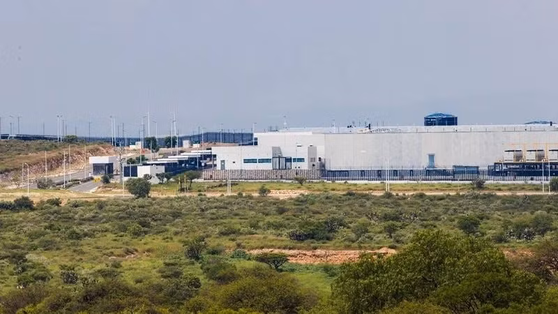 Tại Mexico, trung tâm dữ liệu Microsoft phải dùng máy phát điện khí gas để hoạt động.