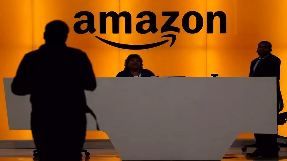Giới chuyên gia cảnh báo làn sóng này sẽ nhanh chóng lan rộng, khi các CEO khác lấy Amazon làm “bình phong xã hội” cho việc sa thải.
