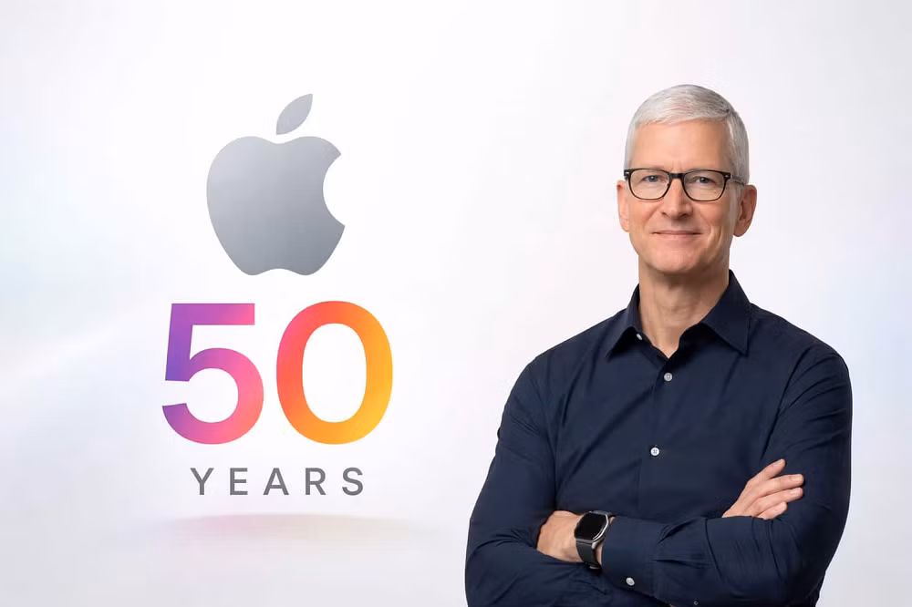 Phát biểu nhân dịp kỷ niệm 50 năm thành lập Apple, ông khẳng định vẫn yêu công việc và chưa có kế hoạch rời đi.