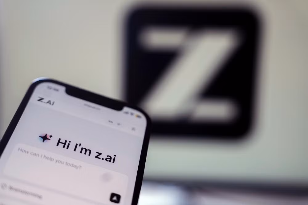 Sự trỗi dậy của Z.ai được ví như màn tái hiện "kỳ tích DeepSeek" từng gây chấn động Thung lũng Silicon, khi một công ty Trung Quốc chứng minh rằng AI hiệu năng cao không nhất thiết phải đi kèm chi phí khổng lồ, trong bối cảnh theo thống kê của OpenRouter, GLM-5.2 chỉ tiêu tốn khoảng 1/8 chi phí so với Claude Opus 4.8 của Anthropic ở một số tác vụ chuyên biệt nhưng vẫn mang lại hiệu quả rất cạnh tranh.
