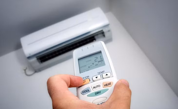 Chuyên gia HVAC Gerrit Jan Reinders cho biết chế độ “Auto” hoạt động giống như đèn cảm biến chuyển động, chỉ bật khi cần thiết, còn chế độ “On” chẳng khác nào việc để đèn sáng suốt cả ngày dù không có ai sử dụng.