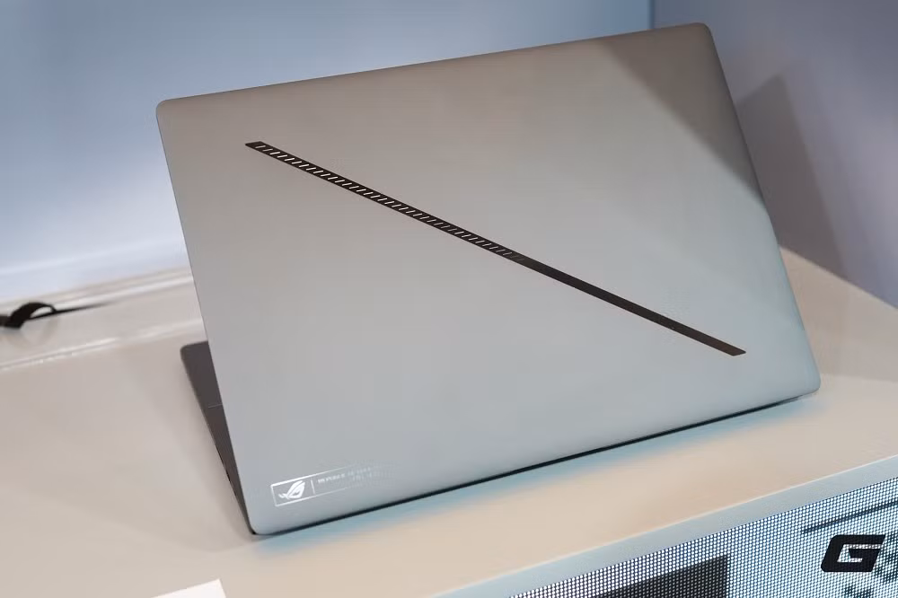 Với CES 2026, ASUS ROG khẳng định 20 năm đổi mới đã mở ra một kỷ nguyên laptop gaming mạnh mẽ, linh hoạt và giàu cảm hứng.(Ảnh: Genk)