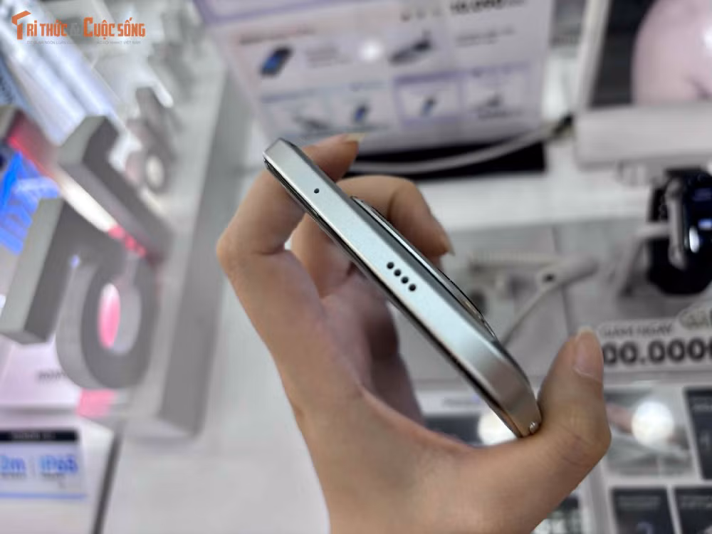Kết hợp với RAM tối đa 12GB và bộ nhớ trong lên đến 512GB chuẩn UFS 2.2, POCO M8 Pro cho phép đa nhiệm mượt mà, truy xuất dữ liệu nhanh, đồng thời đáp ứng tốt nhu cầu lưu trữ lớn của người dùng hiện đại.