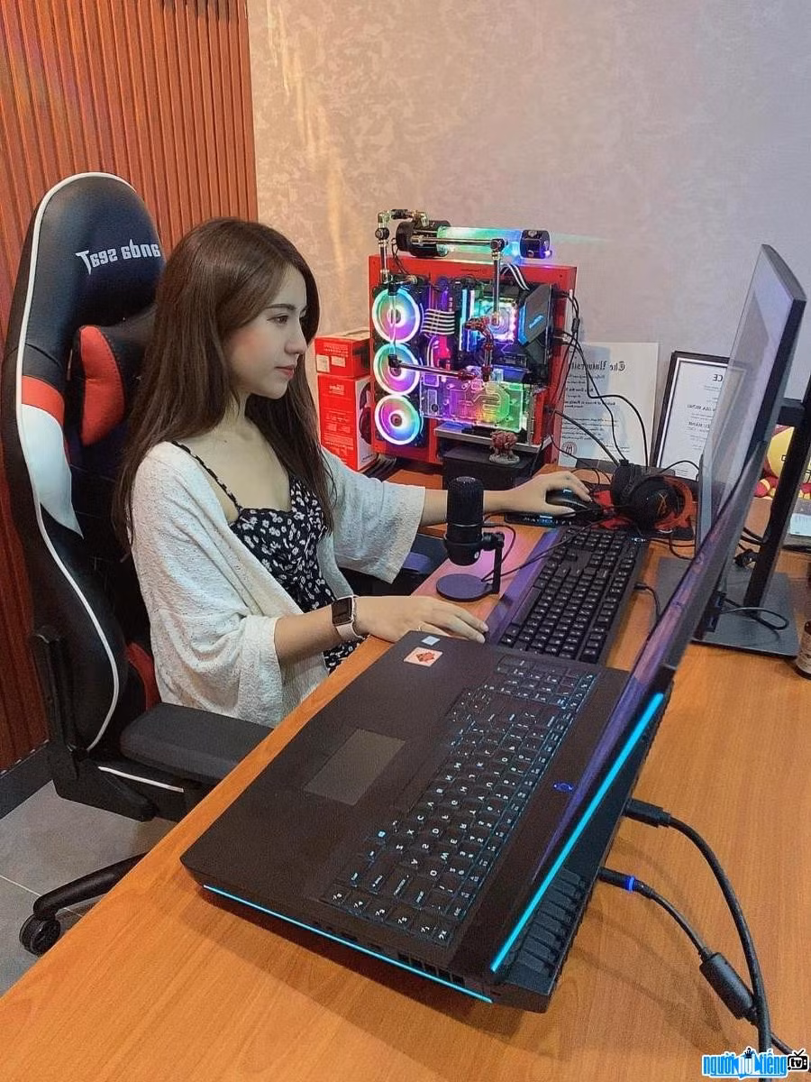 Người xem cảm thấy dễ chịu và thư giãn nhờ không khí nhẹ nhàng, chân thật trong các buổi live. (Ảnh: nguoinoitieng.tv)