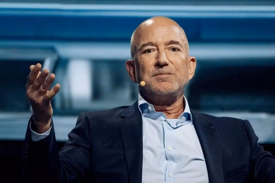 Dù bị chế giễu, sự trở lại của Bezos cho thấy ông tham vọng hơn bao giờ hết trong kỷ nguyên AI.