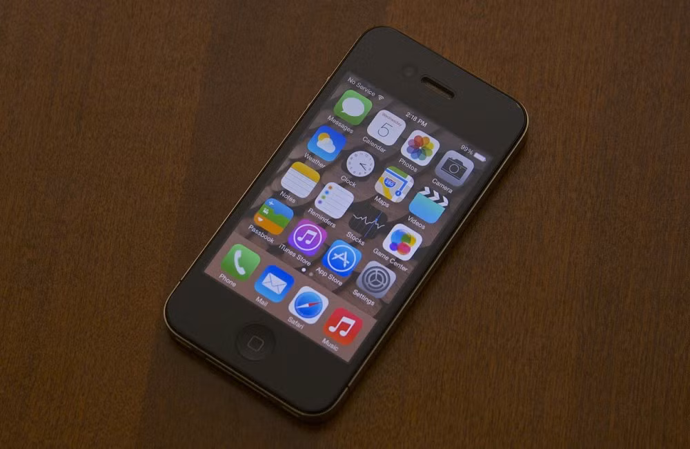 Sau gần 16 năm ra mắt, iPhone 4 bất ngờ được giới trẻ săn lùng mạnh mẽ dù đã bị Apple ngừng hỗ trợ phần mềm từ lâu.
