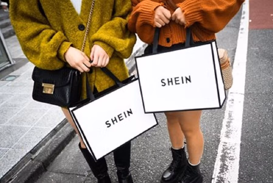 Dù điều hành công ty trị giá hàng chục tỷ USD, ông vẫn giữ lối sống kín tiếng và ẩn danh.