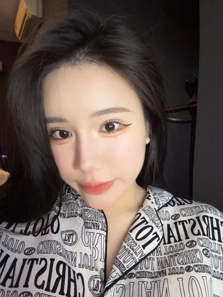 Chỉ sau vài giờ đăng tải, bộ ảnh nhận được lượng tương tác lớn cùng vô số bình luận sôi nổi.