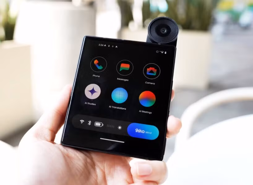 Máy còn hỗ trợ kết nối toàn cầu qua uSIM, cho phép truy cập internet tại hơn 140 quốc gia mà không cần SIM vật lý.