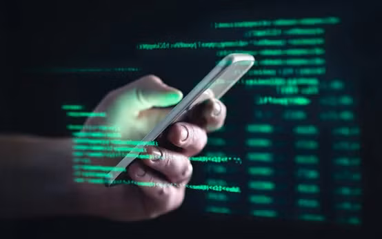 Ngoài ra, người dùng Android cũng nên thường xuyên kiểm tra quyền truy cập của ứng dụng, từ chối các yêu cầu không cần thiết như truy cập danh bạ, micro hay vị trí nếu chúng không liên quan trực tiếp đến chức năng chính của ứng dụng đó.