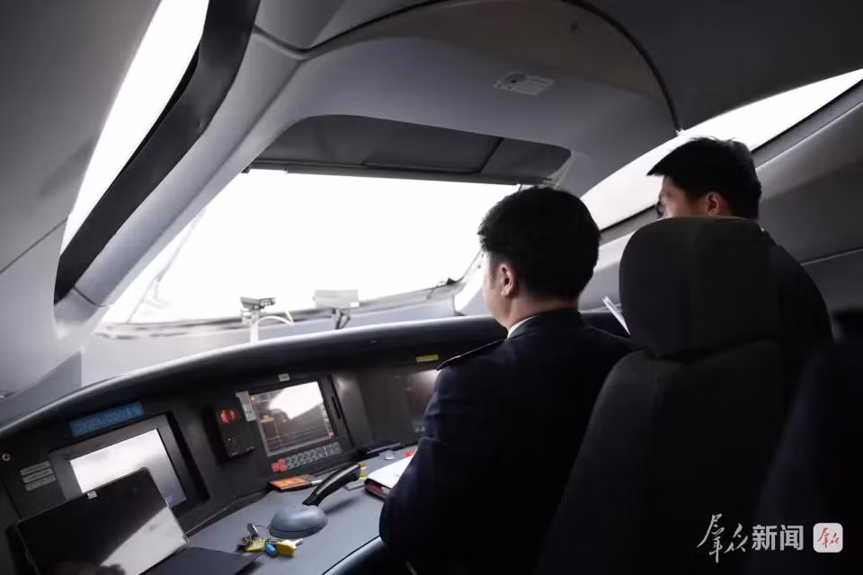 Nhờ đó, thời gian di chuyển giữa Tây An và Thập Yển dự kiến rút ngắn xuống còn khoảng một giờ, tạo bước đột phá trong kết nối giao thông khu vực.(Ảnh: news.qq)