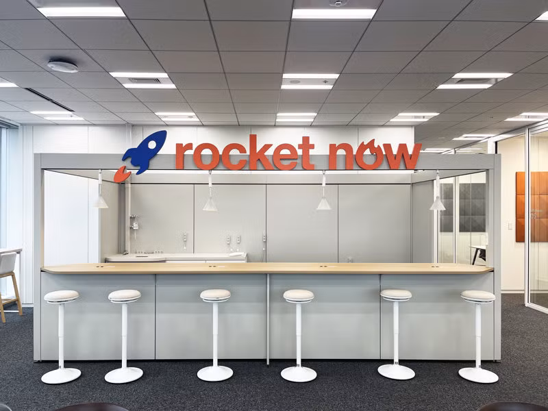 Sự bùng nổ của Rocket Now diễn ra trong bối cảnh ngành giao đồ ăn Nhật Bản đối mặt nhiều thách thức như dân số già hóa, nhu cầu hậu đại dịch suy giảm và áp lực lạm phát khiến người dân phải thắt chặt chi tiêu, từ đó tạo cơ hội cho những nền tảng có chính sách giá hấp dẫn và minh bạch hơn giành được lợi thế cạnh tranh trên thị trường.