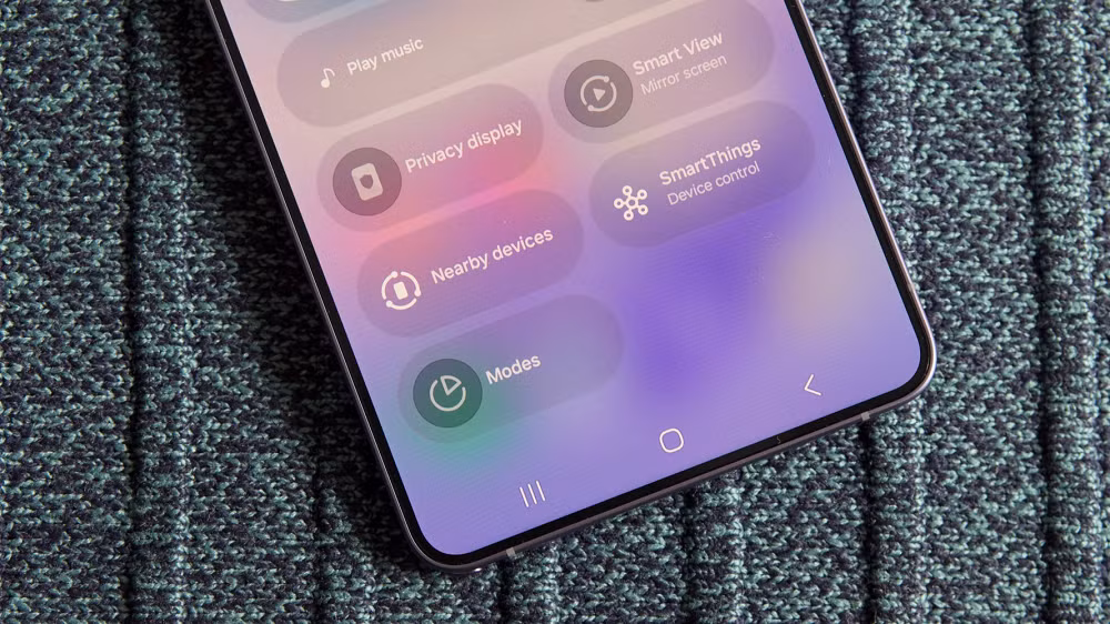 Người dùng có thể bật/tắt nhanh qua Quick Settings hoặc tự động với app nhạy cảm.