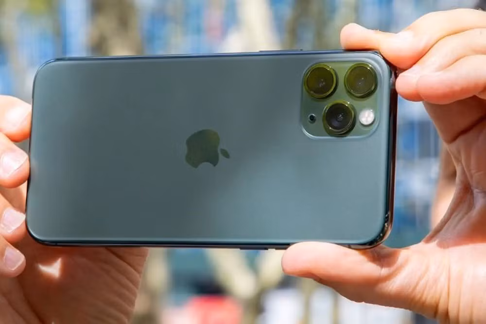 Dù bị xếp vào nhóm “đồ cổ”, iPhone 11 Pro vẫn được Apple hỗ trợ sửa chữa và linh kiện tối đa thêm 2 năm, tùy lượng tồn kho.