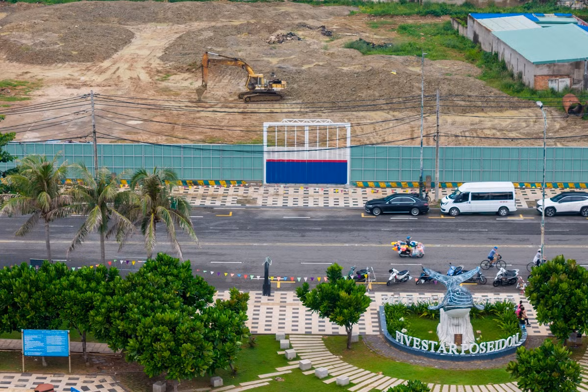 Đối với Poseidon, giá dự kiến khoảng trên 100 triệu đồng mỗi mét vuông, cao hơn giá mặt bằng chung quanh khu vực đường Thùy Vân.
