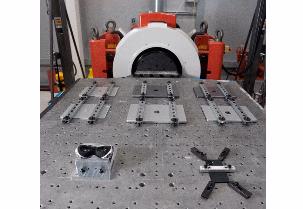 Các bài test môi trường mô phỏng khí hậu tại 175 quốc gia, bao gồm thử nghiệm muối kéo dài 100 giờ, bụi sa mạc và ánh sáng cường độ cao để đánh giá khả năng chống chịu thực tế.