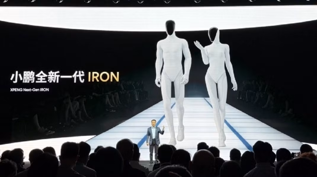 Robot IRON của Xpeng cho phép người dùng chọn giới tính nam hoặc nữ, mở ra xu hướng cá nhân hóa robot. (Ảnh: BGR)
