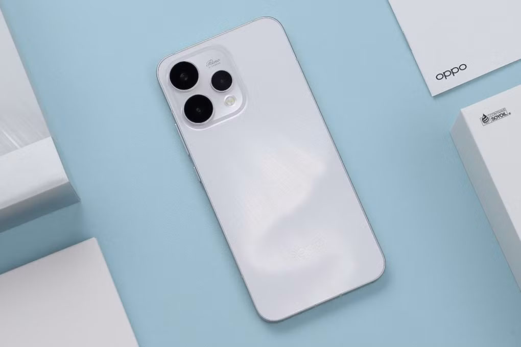 Không chỉ sở hữu hiệu năng ổn định, OPPO Reno15 5G còn được trang bị màn hình 6,59 inch độ phân giải 1.5K cho chất lượng hiển thị sắc nét, trở thành lựa chọn đáng cân nhắc với những người vừa muốn chiến game mượt mà vừa yêu cầu trải nghiệm hình ảnh ấn tượng trong tầm giá dưới 15 triệu đồng.