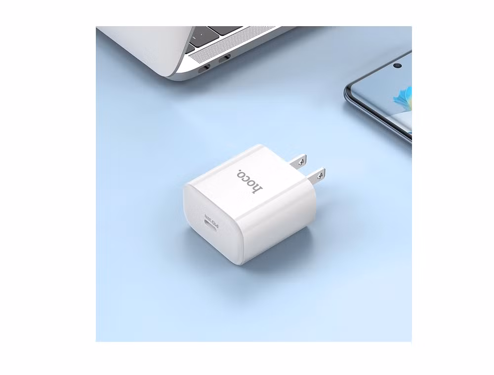 Một lựa chọn khác đáng chú ý là Hoco PD30W với thiết kế nhỏ gọn, hỗ trợ sạc nhanh chuẩn USB Power Delivery công suất 30W, tích hợp các cơ chế bảo vệ quá dòng, quá áp và quá nhiệt, phù hợp cho cả iPhone, điện thoại Android, tai nghe không dây và máy tính bảng sử dụng cổng USB-C.