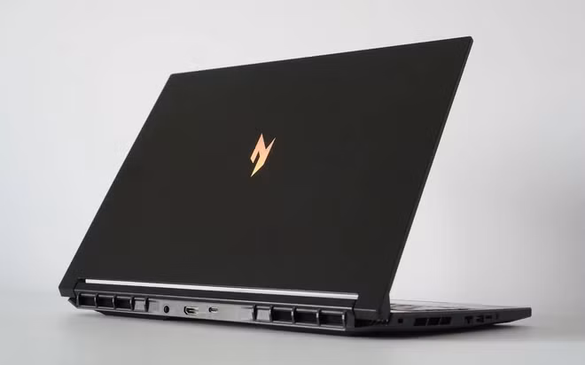 Năm 2026 đánh dấu giai đoạn laptop gaming không còn chỉ phục vụ nhu cầu chơi game đơn thuần mà đã trở thành công cụ đa năng cho livestream, dựng video, sáng tạo nội dung và xử lý AI, trong đó dòng Acer Nitro ProPanel nổi lên như một lựa chọn đáng chú ý nhờ sự cân bằng giữa hiệu năng, màn hình và thiết kế.