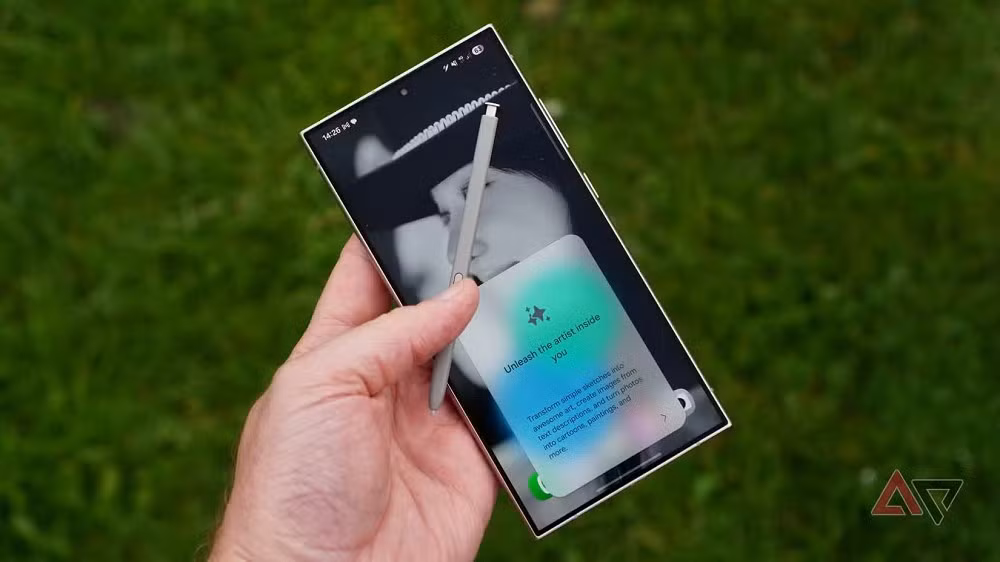Andy Boxall, cây bút của Android Police, cho biết anh đã dùng Galaxy S24 Ultra cả tuần mà không một lần rút S Pen ra. (Ảnh: Android Police)