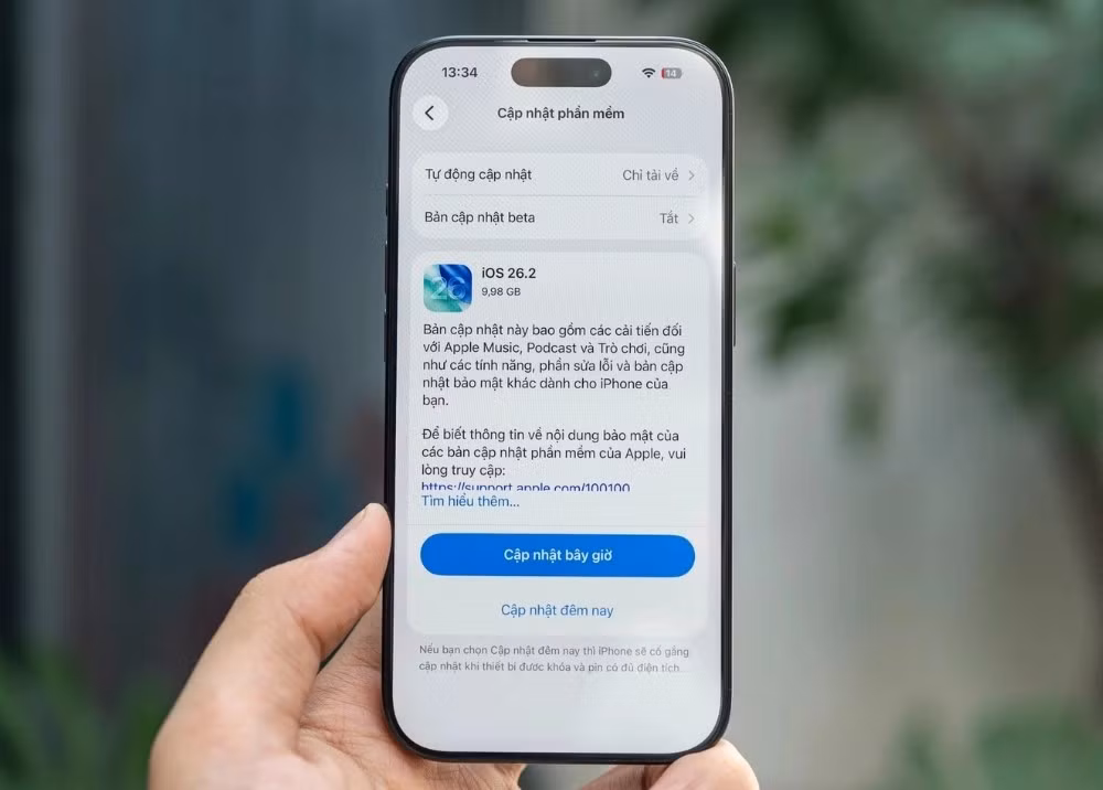 Nhiều người dùng lo ngại rủi ro hao pin, máy chậm hoặc lỗi vặt, đặc biệt trên các mẫu iPhone đã sử dụng hai đến ba năm.