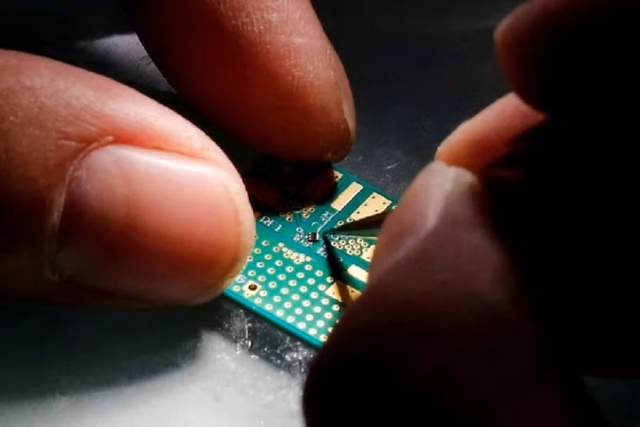 Sự kiểm duyệt dữ liệu và thiếu chip khiến Trung Quốc gặp khó trong phát triển mô hình lớn.